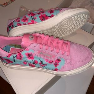 NIB ADIDAS Limited Edition Arizona Sneakers